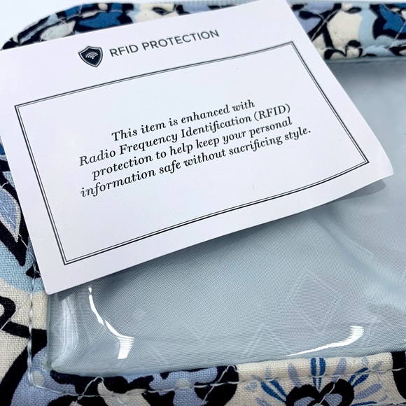 Vera Bradley RFID Tech Wristlet in Lisbon Medallion - Picture 7 of 11